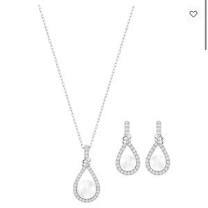 Swarovski Pearl and Crystal Necklce and Earring Set